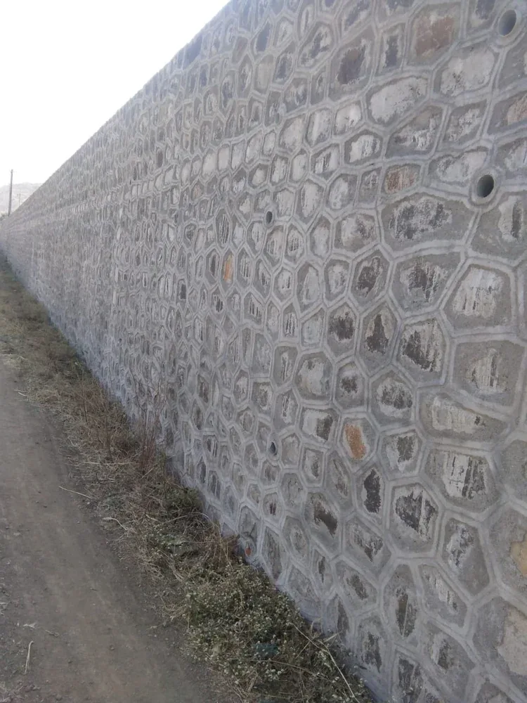 Uncoursed rubble stone wall